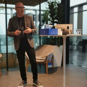 Hive View Outdoor è la telecamera da esterni che completa il sistema Hive per la casa intelligente