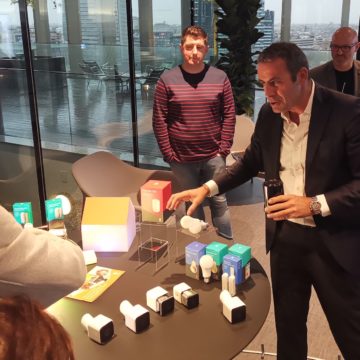 Hive View Outdoor è la telecamera da esterni che completa il sistema Hive per la casa intelligente