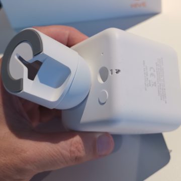 Hive View Outdoor è la telecamera da esterni che completa il sistema Hive per la casa intelligente