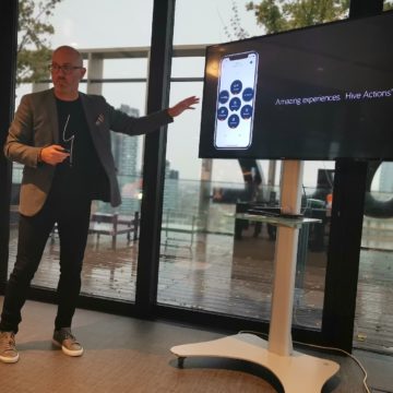 Hive View Outdoor è la telecamera da esterni che completa il sistema Hive per la casa intelligente