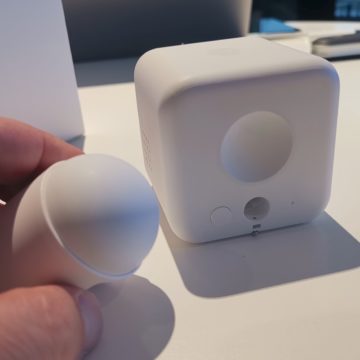 Hive View Outdoor è la telecamera da esterni che completa il sistema Hive per la casa intelligente