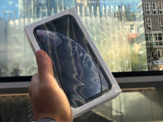 Unboxing iPhone XR italiano e prime impressioni d&#8217;uso