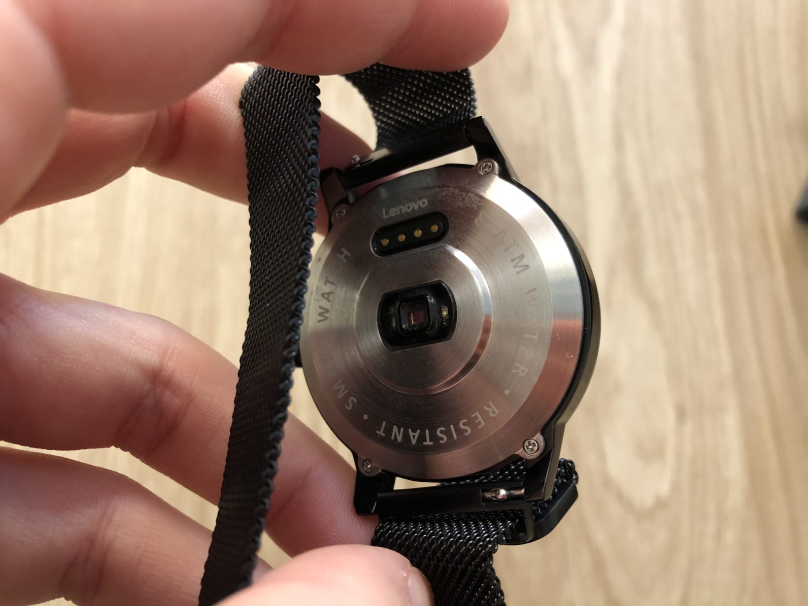 Lenovo Watch X, l’orologio ibrido e impermeabile a portata di tutti