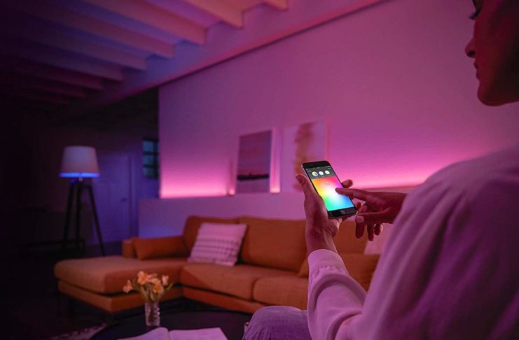 Super offerte Philips: Hue Bridge con due lampade colore 53% di sconto, striscia LED 31% di sconto