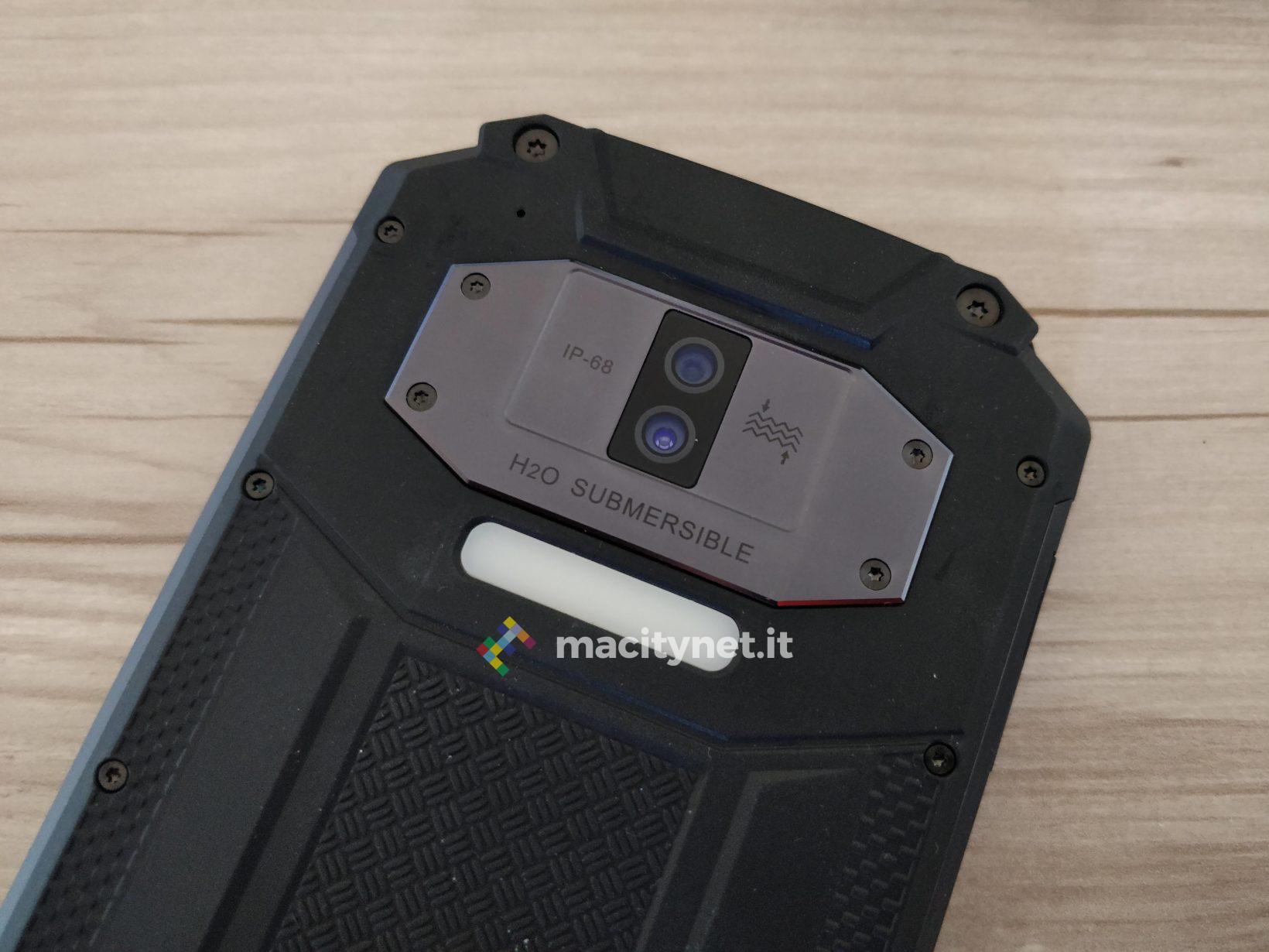 Oukitel WP2, il carro armato degli smartphone con autonomia infinita