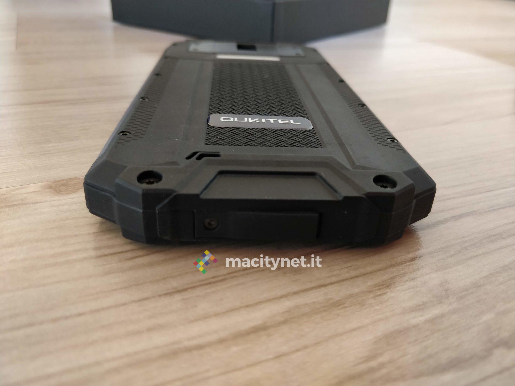 Oukitel WP2, il carro armato degli smartphone con autonomia infinita