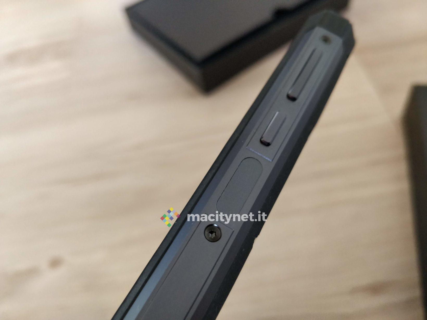 Oukitel WP2, il carro armato degli smartphone con autonomia infinita