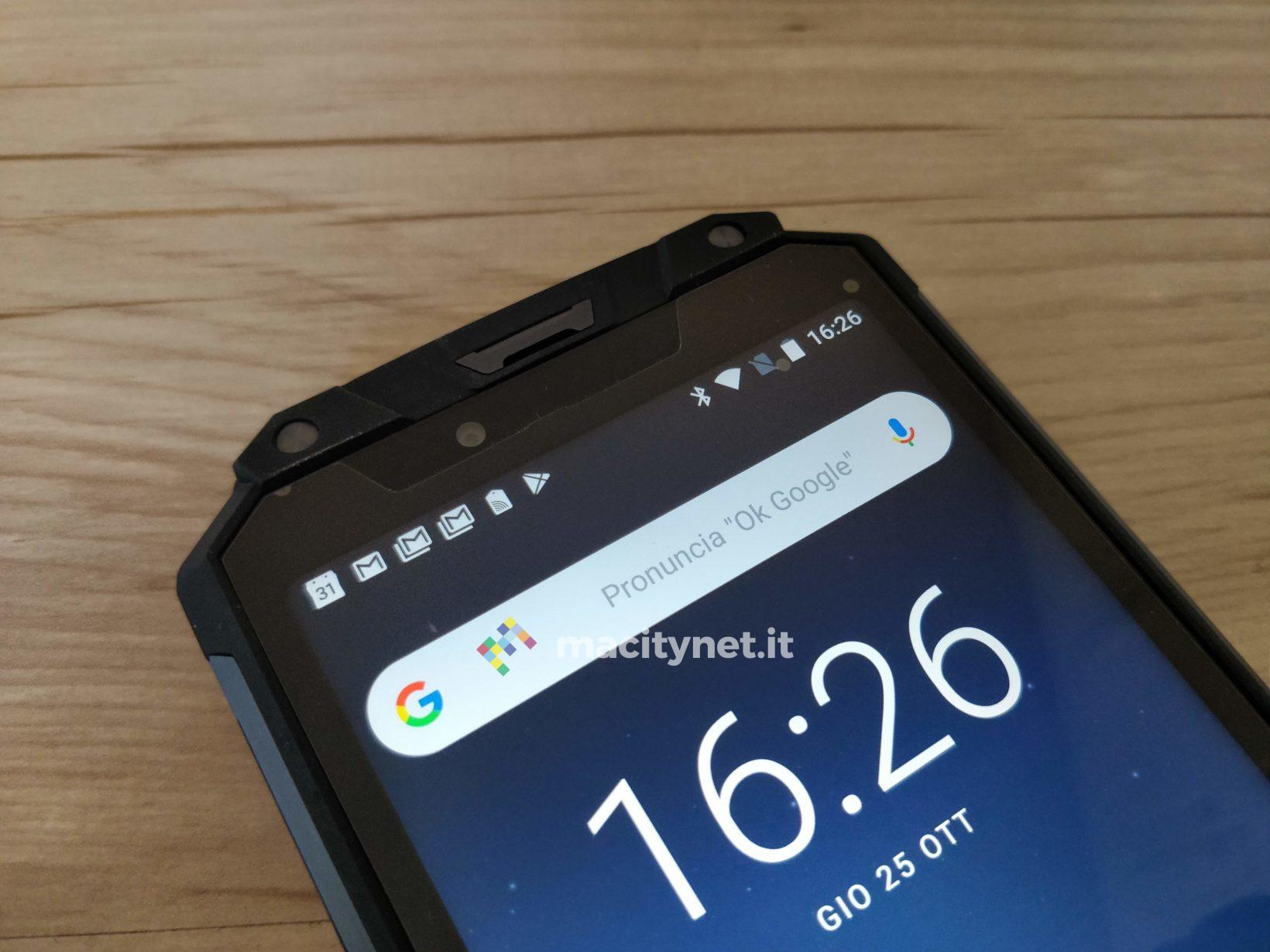 Oukitel WP2, il carro armato degli smartphone con autonomia infinita