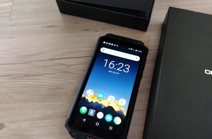 Oukitel WP2, il carro armato degli smartphone con autonomia infinita