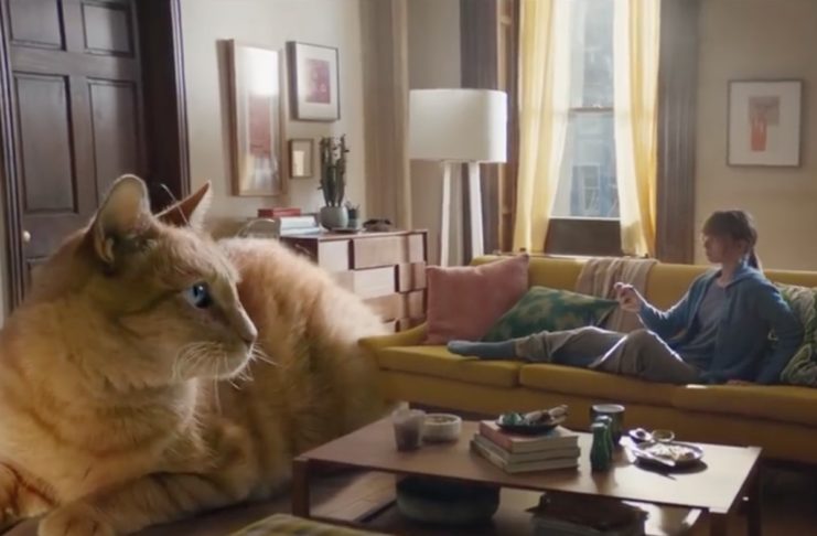 Nel divertente spot Apple iPhone XS tutto ciò che ami diventa gigante