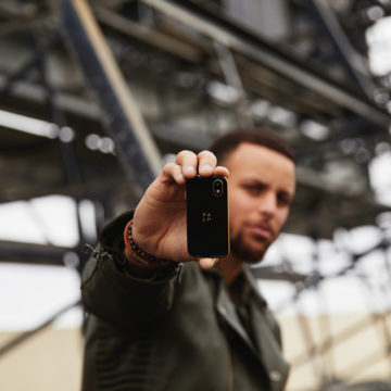 Palm torna ma sembra un incrocio tra Apple Watch e il primo iPhone