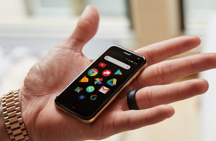 Palm torna ma sembra un incrocio tra Apple Watch e il primo iPhone