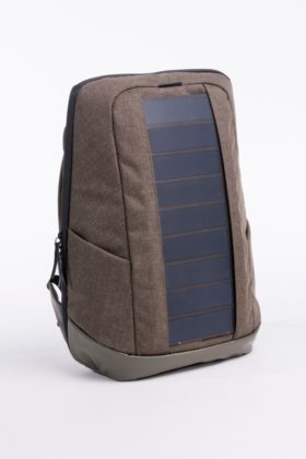 Sunnybag Iconic, lo zaino che ricarica lo smartphone senza fili