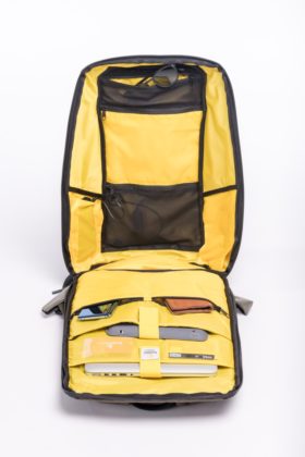 Sunnybag Iconic, lo zaino che ricarica lo smartphone senza fili