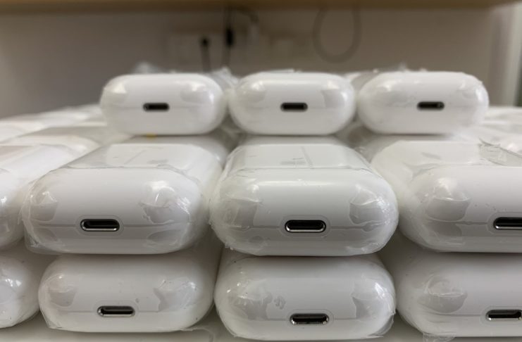 AirPods 2 per la prima volta in foto, rilascio atteso entro fine anno