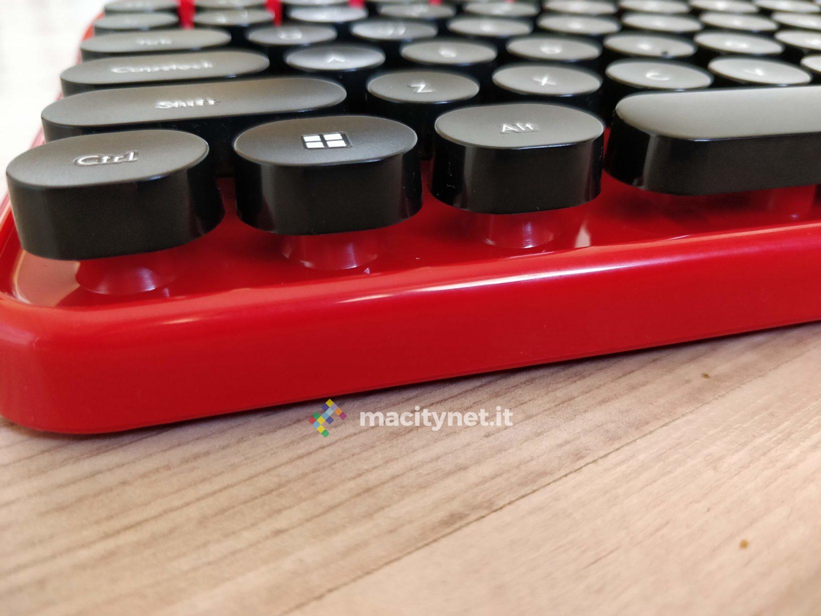 Recensione Alfawise K800, la tastiera vintage che sembra una macchina da scrivere Recensione Alfawise K800, la tastiera vintage che sembra una macchina da scrivere