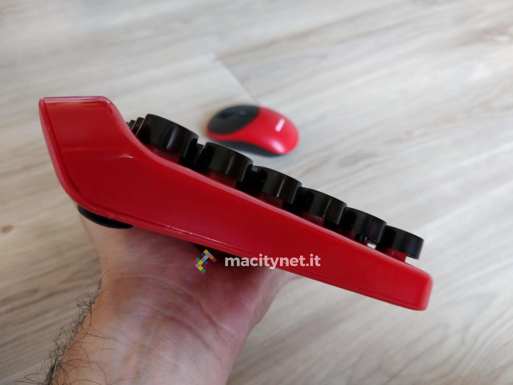 Recensione Alfawise K800, la tastiera vintage che sembra una macchina da scrivere Recensione Alfawise K800, la tastiera vintage che sembra una macchina da scrivere