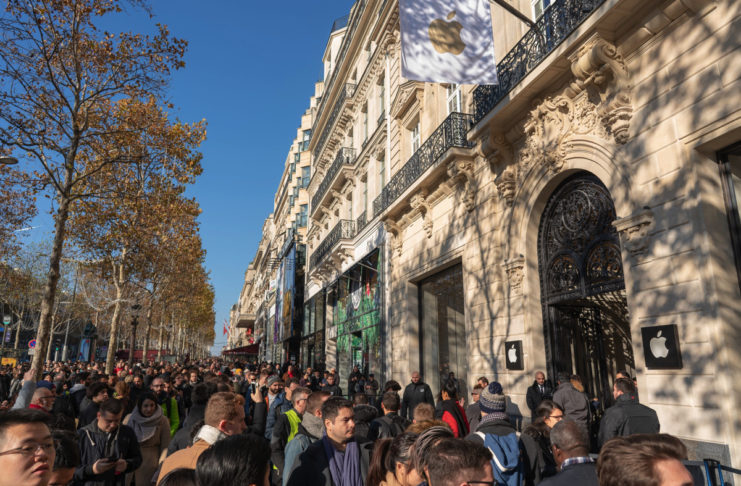 Inaugurato Apple Store Champs-Élysées a Parigi, le foto dei visitatori