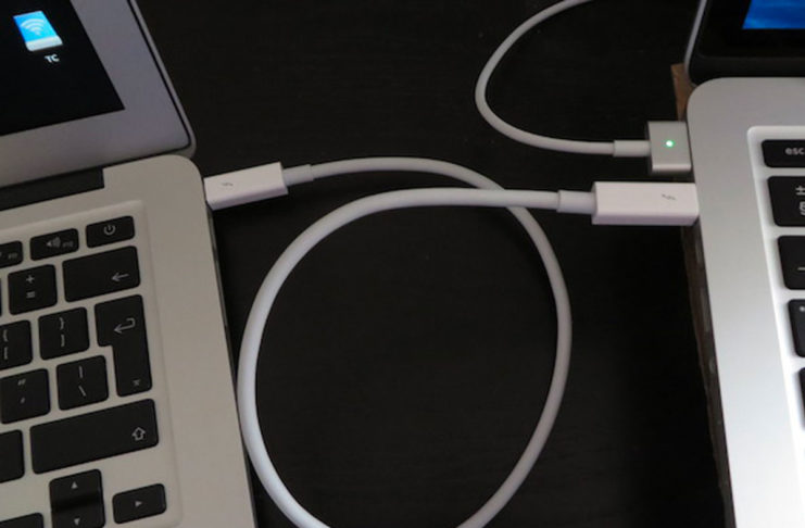 Due computer connessi con Thunderbolt - Foto: ArsTechnica