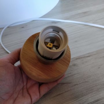 Recensione lampada da pavimento in legno Tomons, illuminare con stile