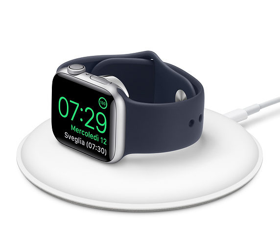Apple aggiorna il dock magnetico per la ricarica di Apple Watch, ma non in Italia