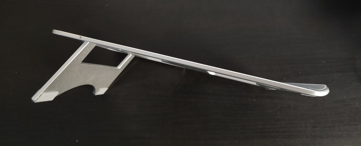 Recensione Natol, il supporto per portatili in alluminio stile Mac Recensione Natol, il supporto per portatili in alluminio stile Mac