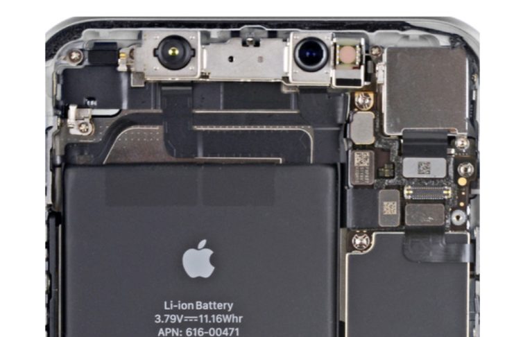 Gli sfondi iPhone XR bucano lo schermo per mostrare l’hardware