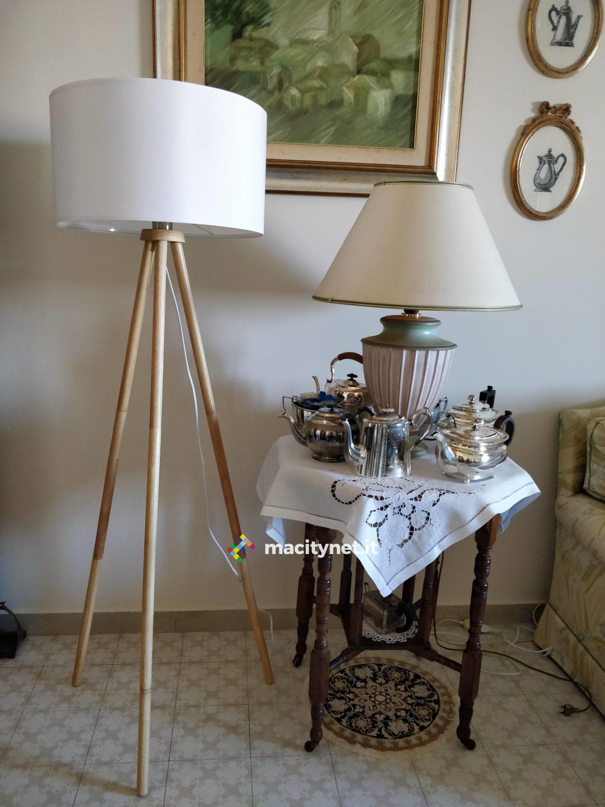 Recensione lampada da pavimento in legno Tomons, illuminare con stile