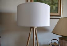 Recensione lampada da pavimento in legno Tomons, illuminare con stile