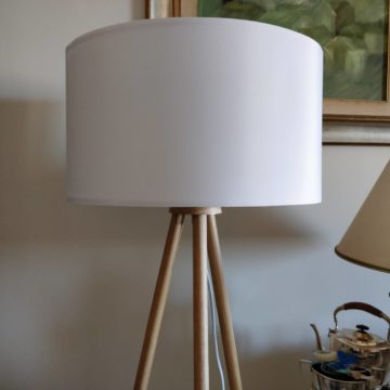 Recensione lampada da pavimento in legno Tomons, illuminare con stile