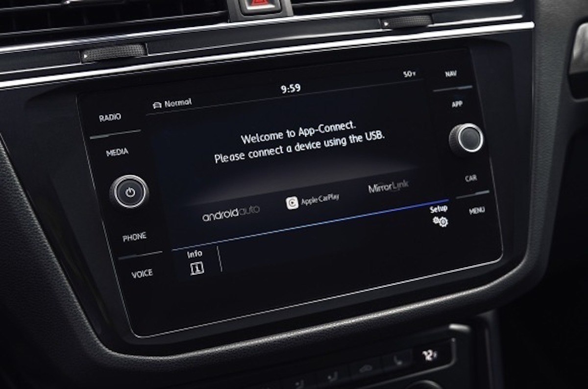 Volkswagen permetterà agli utenti Apple di aprire l’auto con i comandi rapidi di Siri
