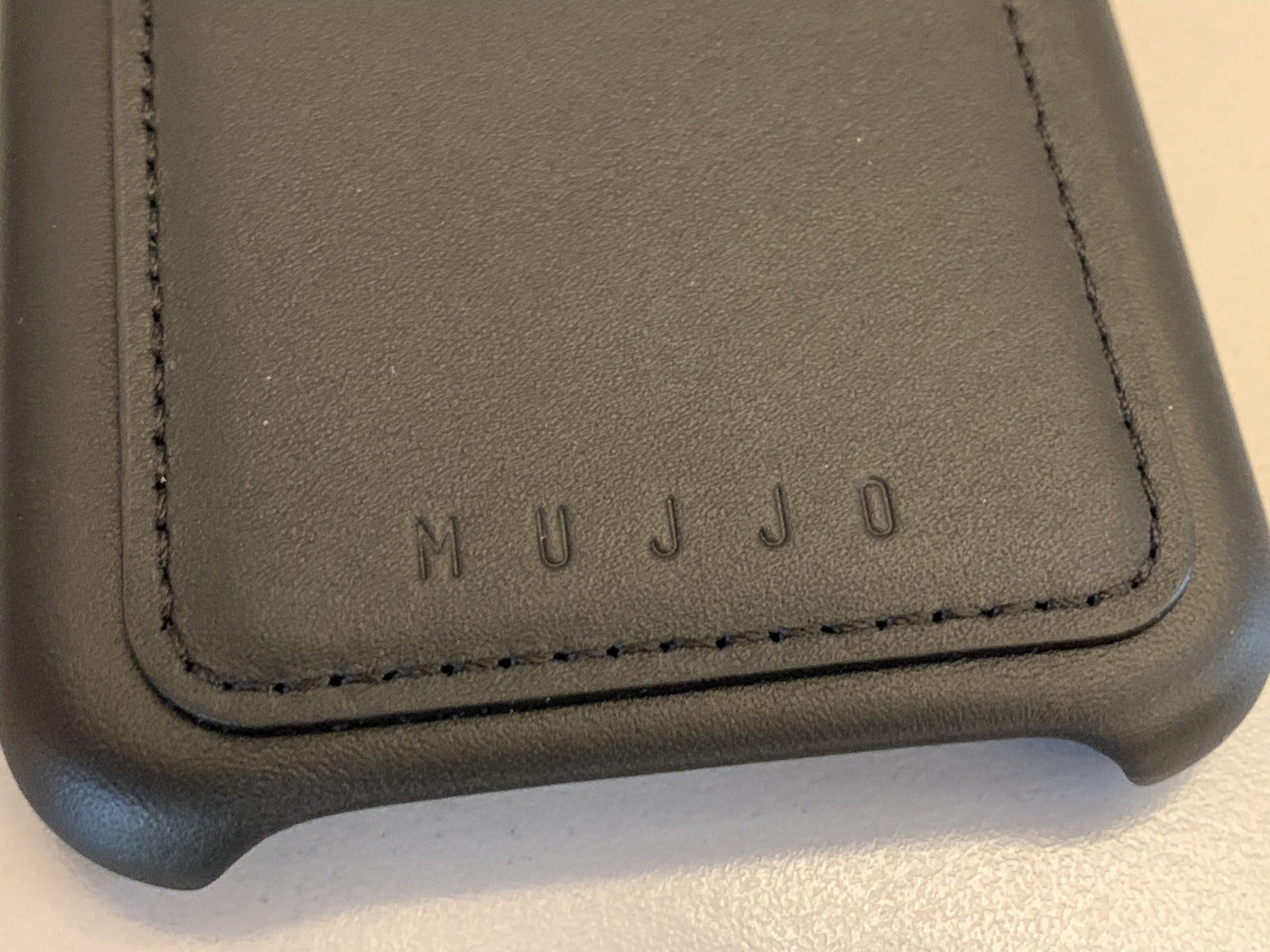 Recensione Leather Wallet Case di Mujjo per iPhone Xr