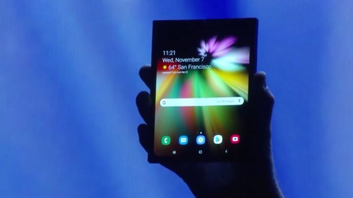 Lo smartphone pieghevole di Samsung costerà caro, ecco perché