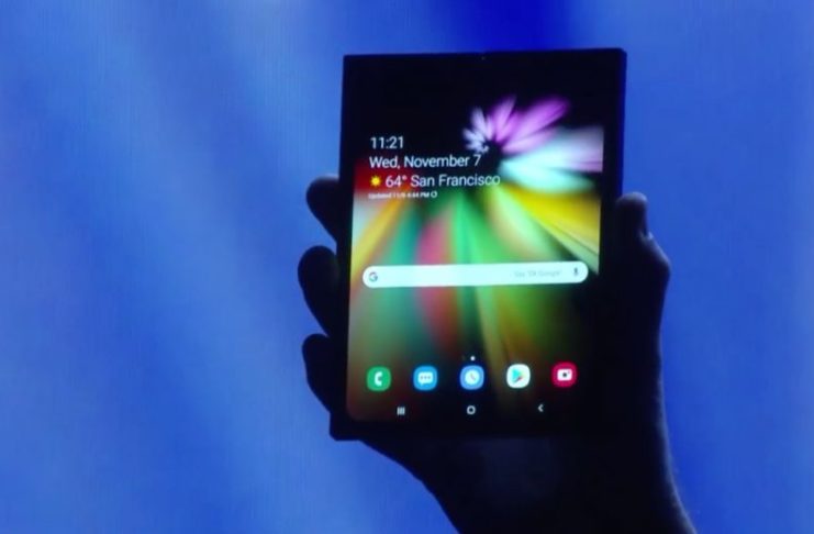 Lo smartphone pieghevole di Samsung costerà caro, ecco perché