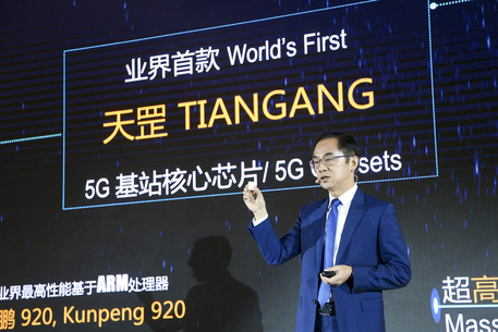 Al MWC 2019 Huawei presenterà lo smartphone pieghevole 5G
