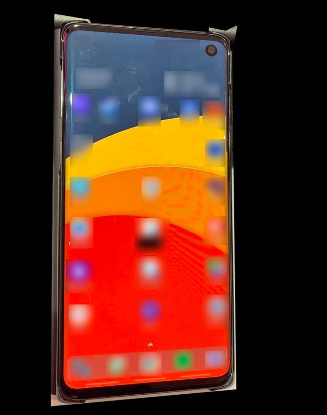 Ecco la prima foto reale del Galaxy S10 Ecco la prima foto reale del Galaxy S10