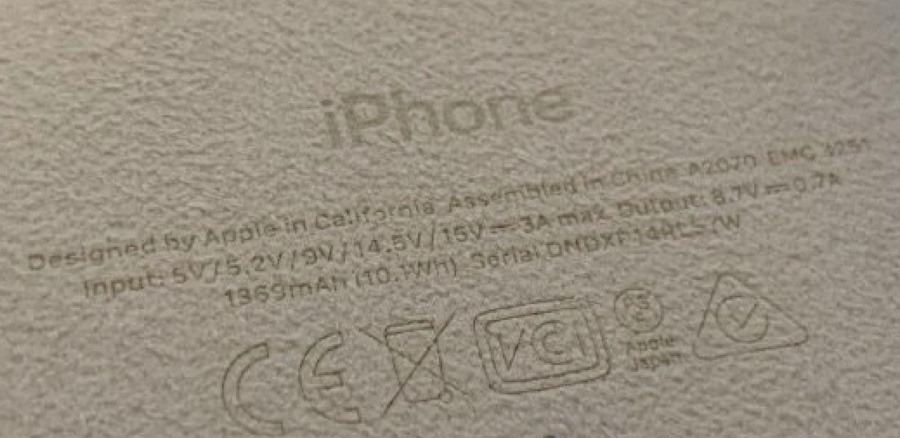 In Apple Smart Battery Case per iPhone XS e XS Max c’è una batteria più piccola In Apple Smart Battery Case per iPhone XS e XS Max c’è una batteria più piccola