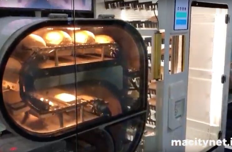 Al CES 2019 BreadBot, il fornaio robot che fa e vende il pane