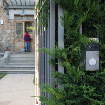 Legrand e B-Ticino a CES 2019: interruttori a comando vocale Alexa e citofono smart serie 100X