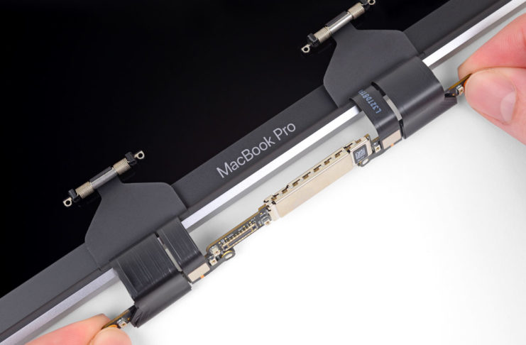 Secondo iFixit c’è un “flexgate” per i display dei MacBook Pro con Touch Bar