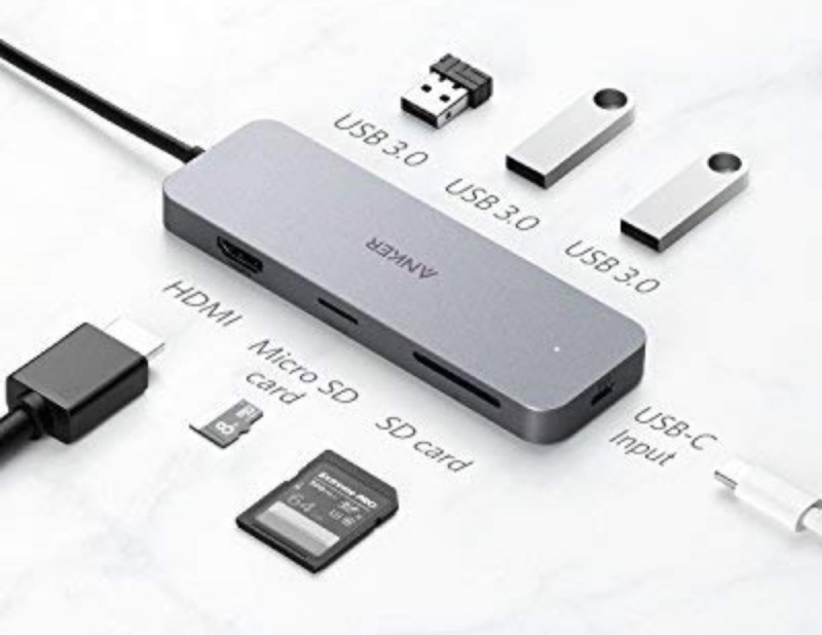 Hub USB-C con 7 prese e porta di ricarica passante in sconto a 47,99 euro