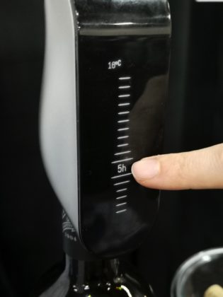 CES 2019: Ora in preodine Aveine, l&#8217;aeratore per vino connesso allo smartphone