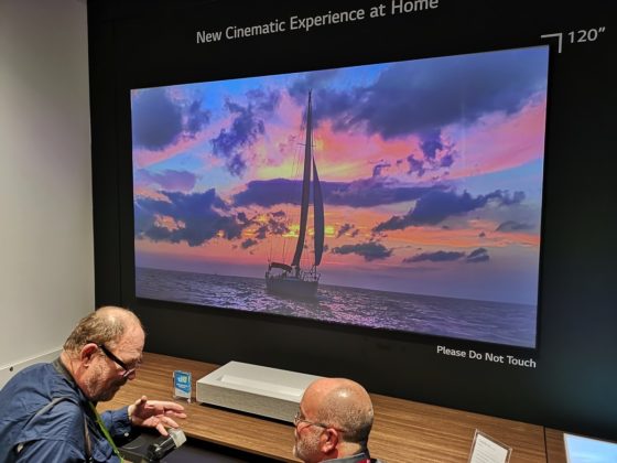 CES 2019, LG HU8K è un nuovo videoproiettore 4K con tecnologia &#8220;a tiro corto&#8221;