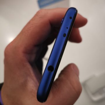 Honor View 20: unboxing, primi scatti, varianti colore e cover Moschino