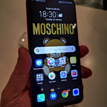 Honor View 20: unboxing, primi scatti, varianti colore e cover Moschino