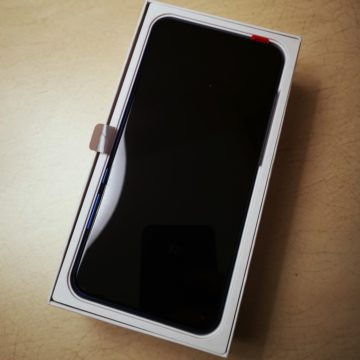 Honor View 20: unboxing, primi scatti, varianti colore e cover Moschino