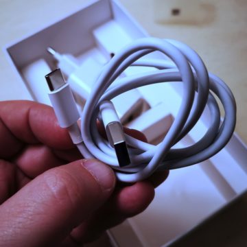 Honor View 20: unboxing, primi scatti, varianti colore e cover Moschino