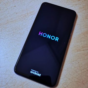 Honor View 20: unboxing, primi scatti, varianti colore e cover Moschino