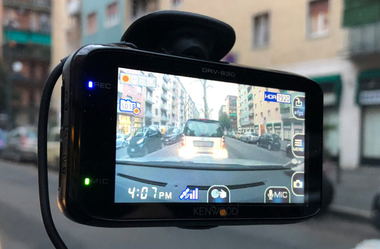 Recensione Kenwood DVR-830, la Dashcam deluxe per chi non si accontenta