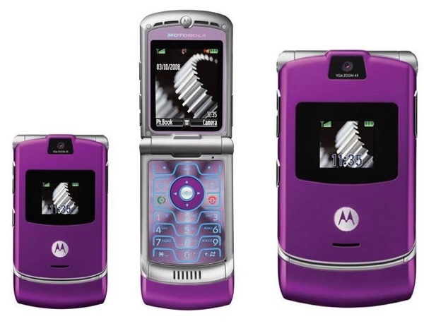Motorola Razr, il mito dei telefonini a conchiglia tornerà come smartphone pieghevole Motorola Razr, il mito dei telefonini a conchiglia tornerà come smartphone pieghevole